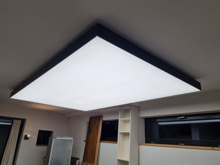 Moderne Plafondlamp met Strak Design, Huis en Inrichting, Lampen | Plafondlampen, Zo goed als nieuw, Kunststof, Metaal, Ophalen