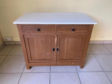 Oud kastje/dressoir beschikbaar voor biedingen