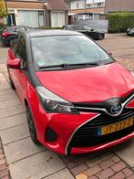 Toyota Yaris 1.5 HSD 55KW 5DRS 2016 Rood, Auto's, Zwart, 4 cilinders, Origineel Nederlands, 48 €/maand