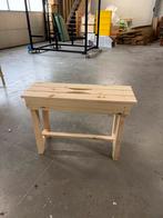 Houten Bankje - Handgemaakt, Huis en Inrichting, Stoelen, Bruin, Ophalen of Verzenden, Zo goed als nieuw, Eén