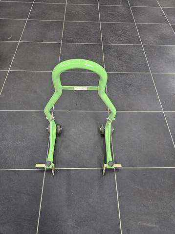 Paddock stand groen paddockstand bok beschikbaar voor biedingen