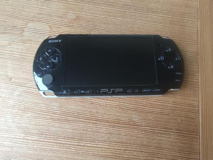PSP slim & lite 3000 piano black (zonder batterij), Spelcomputers en Games, Spelcomputers | Sony PSP, Gebruikt, PSP 3000, Zwart