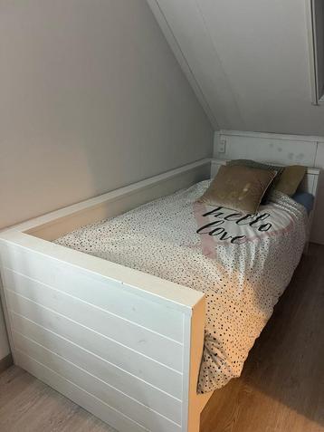 Wood eenpersoonsbed wit met matras en bedlade beschikbaar voor biedingen