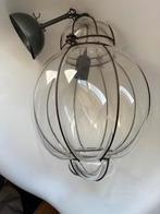 Venetiaanse hanglamp van glas en draadmetaal. dat, Huis en Inrichting, Lampen | Hanglampen, Ophalen, Gebruikt, Glas, Minder dan 50 cm