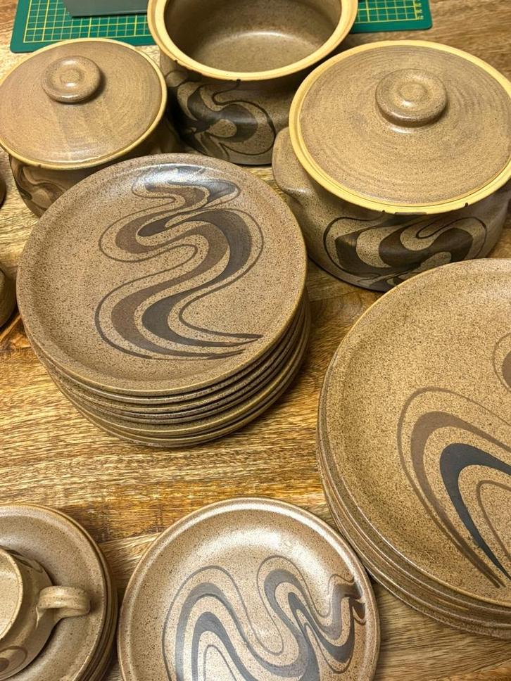 Aardewerk servies, Huis en Inrichting, Woonaccessoires | Onderzetters, Zo goed als nieuw, Bord, Ophalen of Verzenden