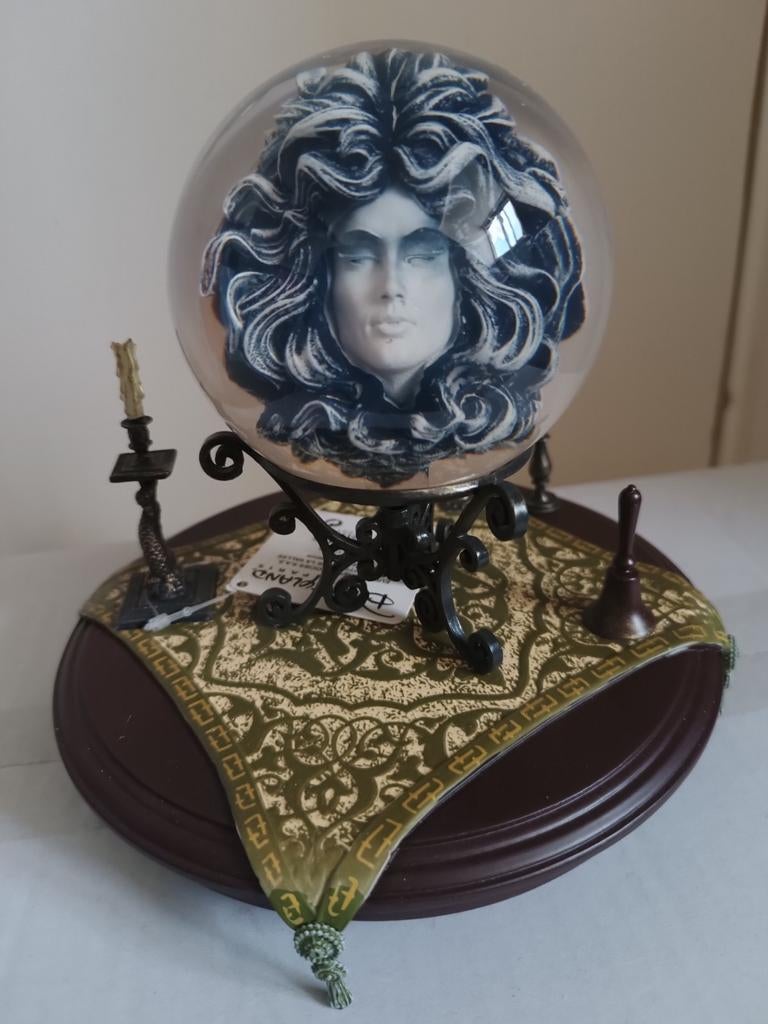 Madame Leota Kristallen Bol Disneyland Paris Phantom Manor, Ophalen of Verzenden, Zo goed als nieuw, Beeldje of Figuurtje