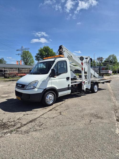 2009 Iveco 35s14 22 mtr werkhoogte/BE rij, Zakelijke goederen, Machines en Bouw | Liften, Steigers en Ladders