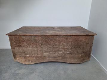 Unieke stoere Tafel/ Kist beschikbaar voor biedingen