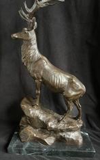 Bronzen hert op rots. Groot 71cm/15 kg imposant zuiver brons, Antiek en Kunst, Kunst | Beelden en Houtsnijwerken, Ophalen of Verzenden
