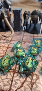 Diceset: He is watching! Please, he is always watching, Hobby en Vrije tijd, Gezelschapsspellen | Bordspellen, Vijf spelers of meer