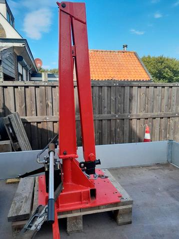 Takel kraan beschikbaar voor biedingen