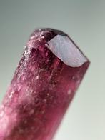 Rubelliet uit Rusland, Verzamelen, Mineralen en Fossielen, Ophalen of Verzenden, Mineraal