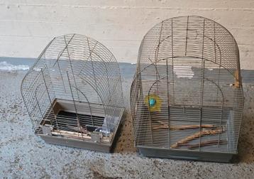 2 vogelkooien te koop met alle accessoires  beschikbaar voor biedingen