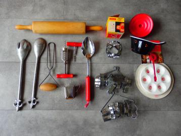 Nostalgie Keuken spullen Keukengerei oa bakvorm emaille beschikbaar voor biedingen