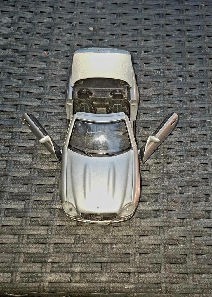 Zilveren Mercedes-Benz SLK, Hobby en Vrije tijd, Modelauto's | 1:24, Zo goed als nieuw, Auto, Overige merken, Ophalen of Verzenden
