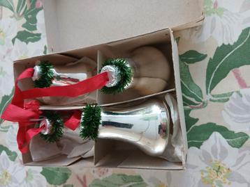 Oude kerstklokken. beschikbaar voor biedingen