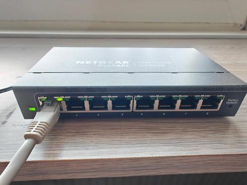 Netwerk Switch Netgear GS108E v3 Prosafe Plus Managed, Computers en Software, Netwerk switches, Zo goed als nieuw, Ophalen