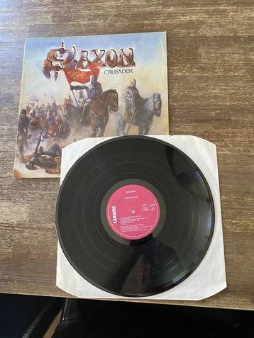 Saxon – Crusader beschikbaar voor biedingen