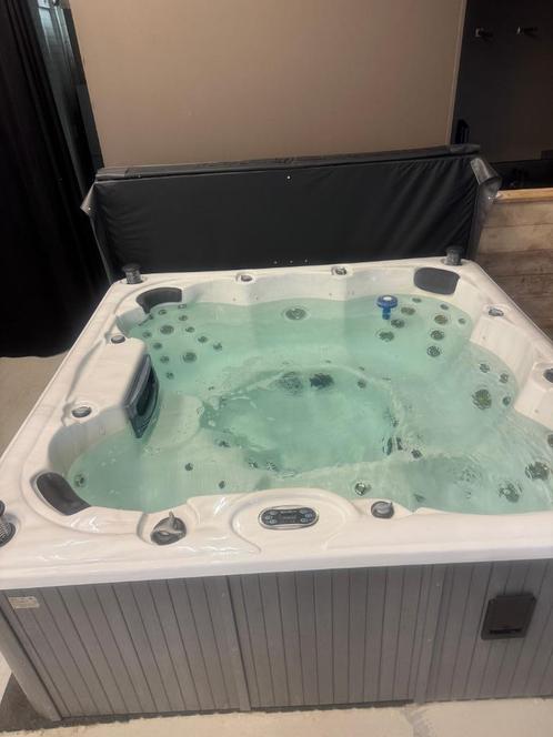 Spa Ibiza, Tuin en Terras, Bubbelbaden en Hottubs, Zo goed als nieuw, Afdekzeil, Trap, Ophalen