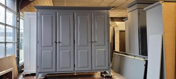 Kledingkasten, slaapkamer kasten garderobe brocante vintage beschikbaar voor biedingen