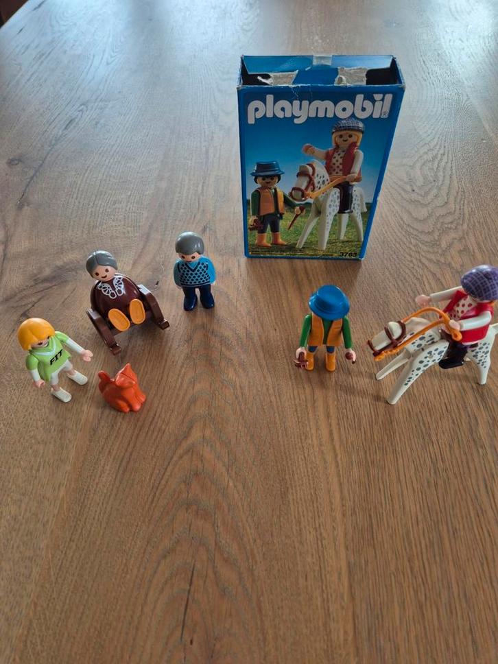 5 leuke playmobil poppetjes met paard + toebehoren en poes, Kinderen en Baby's, Speelgoed | Playmobil, Zo goed als nieuw, Ophalen of Verzenden