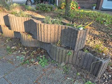 Betonnen plantenbakken   beschikbaar voor biedingen