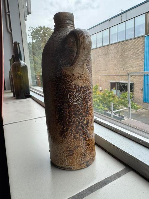 BODEMVONDST Waterkruik kraengetnbruinnen Savipullo steengoed, Antiek en Kunst, Antiek | Keramiek en Aardewerk, Ophalen of Verzenden