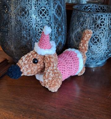 Kerst Teckel Dachshund met roze jas
 beschikbaar voor biedingen