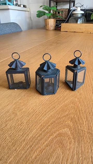 Set van 3 vintage zwarte metalen miniatuur Lantaarns beschikbaar voor biedingen