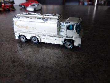 Guy Warrior Tanker van Corgi Juniors.  beschikbaar voor biedingen