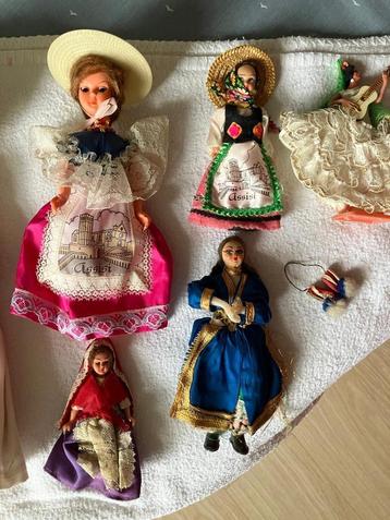 popjes met originele kleding  beschikbaar voor biedingen