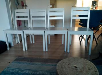 4 Witte stoelen,  Opknapper beschikbaar voor biedingen