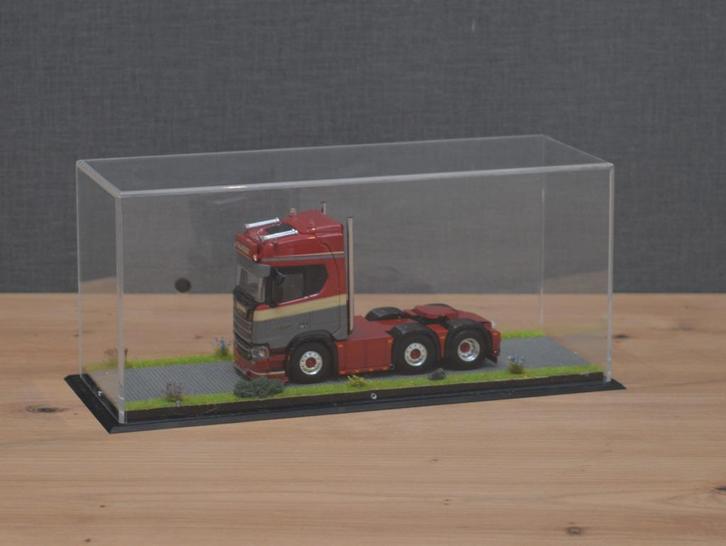 Diorama vitrine, Losse trekker (Grijze klinkers), Hobby en Vrije tijd, Modelauto's | 1:50, Nieuw, Bus of Vrachtwagen, Wsi, Ophalen of Verzenden