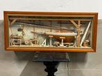 Prachtige kijkkast, diorama, boot werkplaats 76 cm!, Ophalen