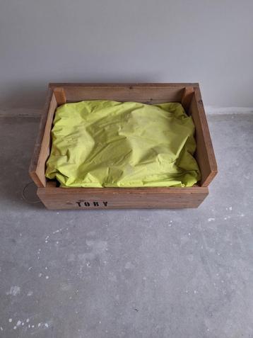 Hondenmand  beschikbaar voor biedingen