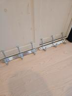 2 zilverkleurige kapstokken - 3 haken per stuk, Wandkapstok, Ophalen of Verzenden, Zo goed als nieuw, Minder dan 100 cm