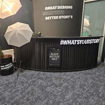 Bar met koelkast en LED beschikbaar voor biedingen