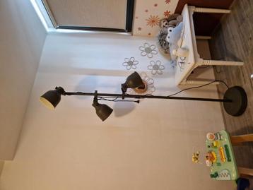 Mooie staande lamp  beschikbaar voor biedingen