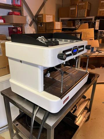Dubbel espresso koffieapparaat beschikbaar voor biedingen