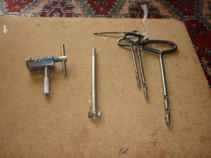 GEREEDSCHAP VOOR BOREN EN FIETS GEBRUIKT GOEDE STAAT, Doe-het-zelf en Verbouw, Gereedschap | Handgereedschap, Gebruikt, Ophalen of Verzenden