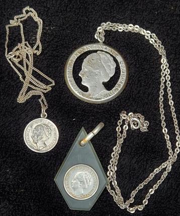 STIL VERZET;  3 verschillende Wilhemina munt hangers, zilver beschikbaar voor biedingen