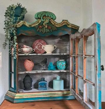 Antiek vitrinekastje servieskastje boho vintage India blauw beschikbaar voor biedingen