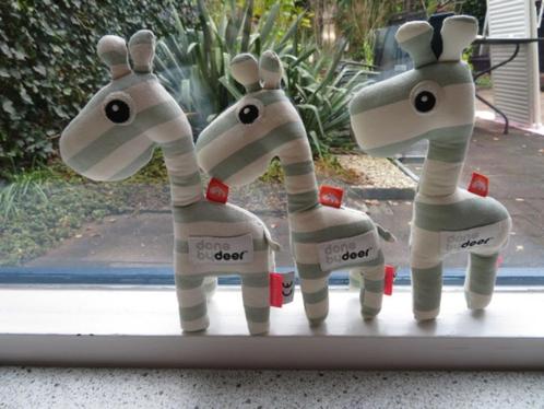 Done by Deer giraffe giraf of zebra rammelaar Danish Design, Kinderen en Baby's, Speelgoed | Knuffels en Pluche, Zo goed als nieuw