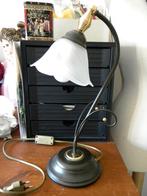 TAFELLAMP, BUREAULAMP IN NETTE STAAT METALEN LAMP GLAZEN KAP, KLASSIEK, Ophalen of Verzenden, Zo goed als nieuw, Glas