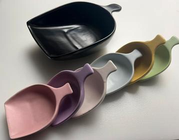 Retro ‘50/60 Flora pasteltinten aardewerk pindasetje. beschikbaar voor biedingen