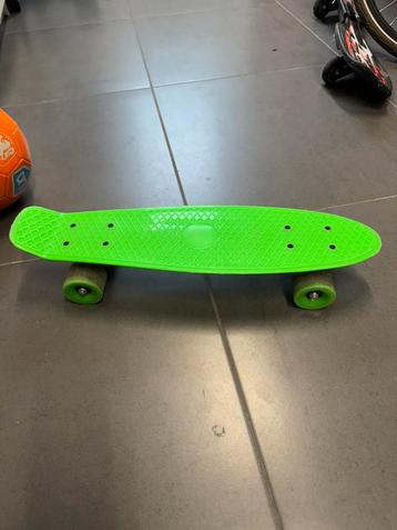 Skateboard groen beschikbaar voor biedingen