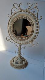 Brocante staande witte spiegel op voet, metalen frame., Huis en Inrichting, Woonaccessoires | Spiegels, Minder dan 50 cm, Gebruikt