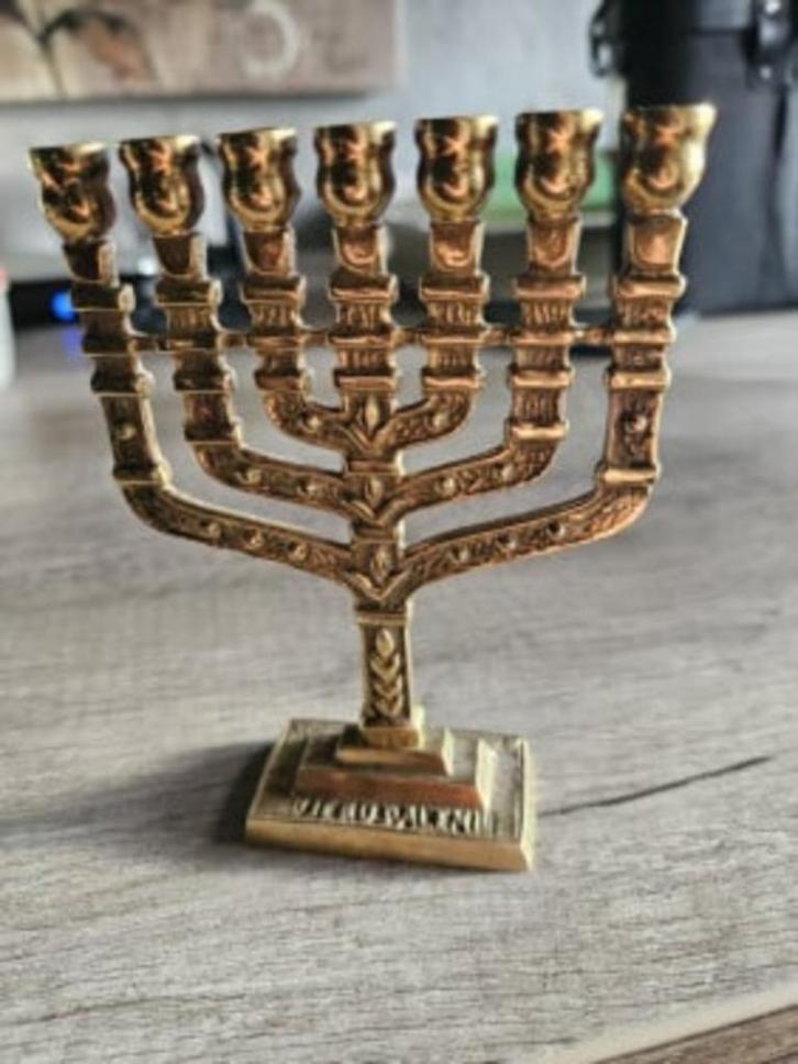 Prachtige vintage joodse menorah kandelaar voor 7 kaarsen.., Antiek en Kunst, Antiek | Religie, Ophalen of Verzenden