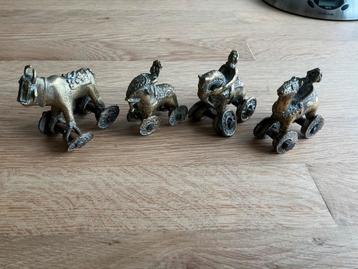 4 Bronzen tempelbeeldjes Hindoeïstische geloof. beschikbaar voor biedingen