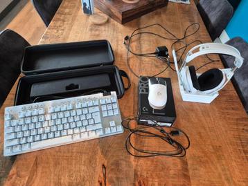 Logitech Toetsenbord + Muis + Headset beschikbaar voor biedingen